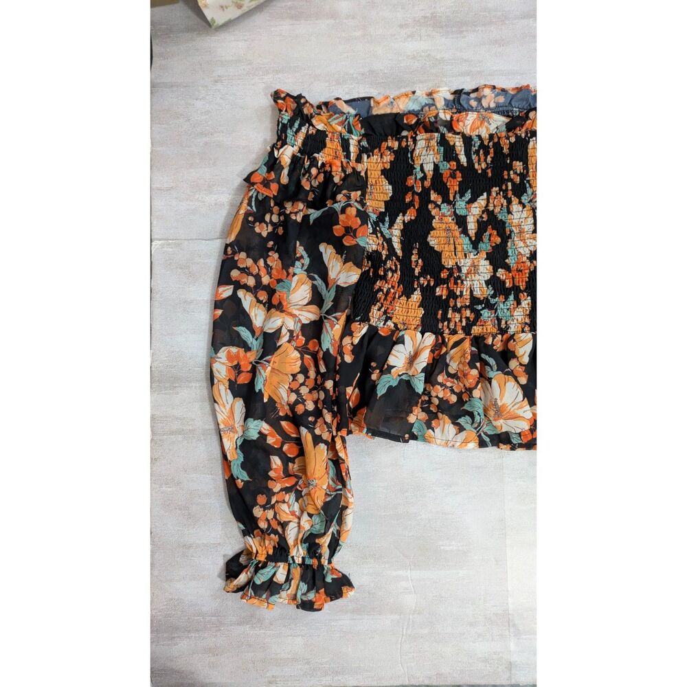 Off Shoulder Roushced Long Sleeve Crop Top sz. M - Picture 2 of 7